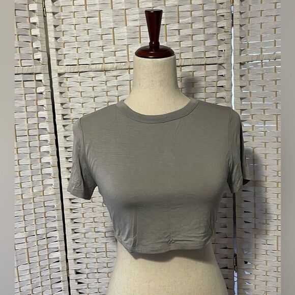 NWOT Naked wardrobe cropped gray short sleeve T-shirt size large - Picture 2 of 8